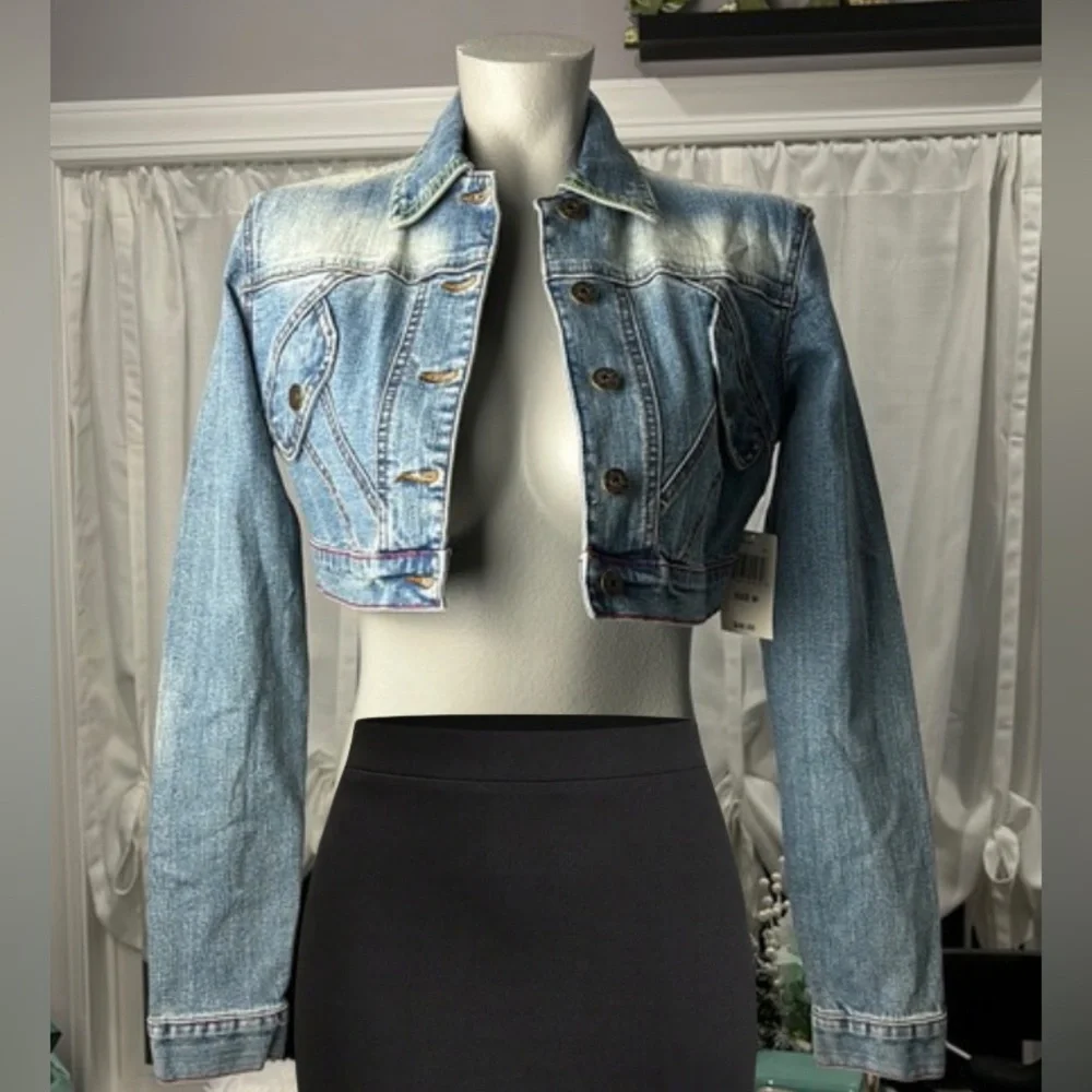 NWT YnQ Signature Distressed Cropped Denim Jacket Medium Blue Jean Jacket Trendy - Picture 2 of 16